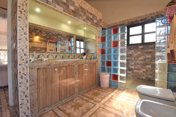 Image No.19-4 Bed House for sale