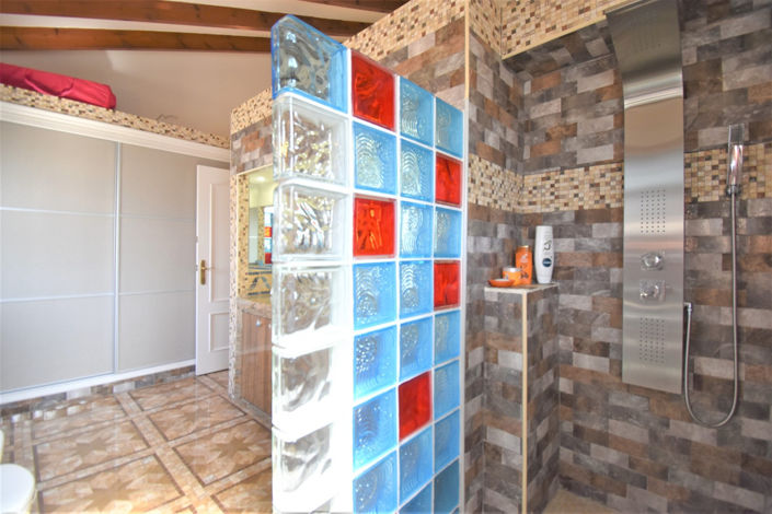 Image No.20-4 Bed House for sale