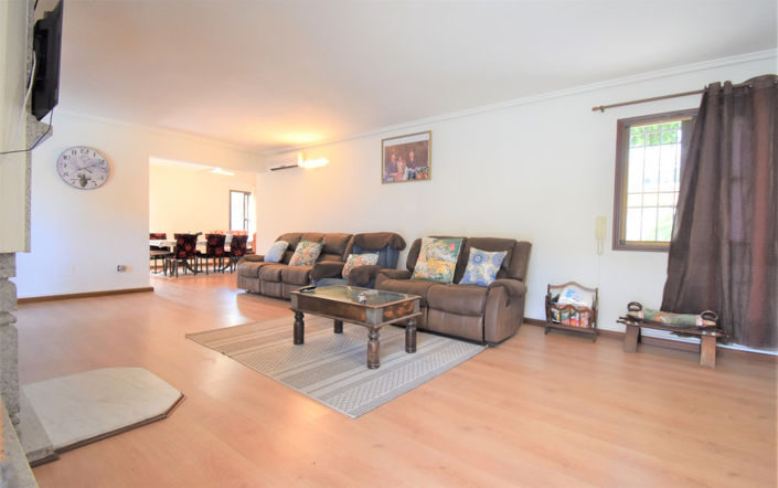 Image No.8-4 Bed House for sale