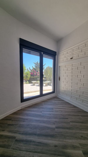 Image No.21-5 Bed House for sale