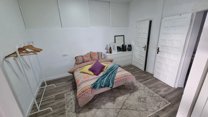 Image No.9-5 Bed House for sale