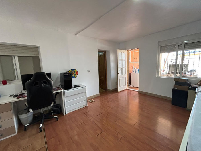 Image No.32-3 Bed House for sale