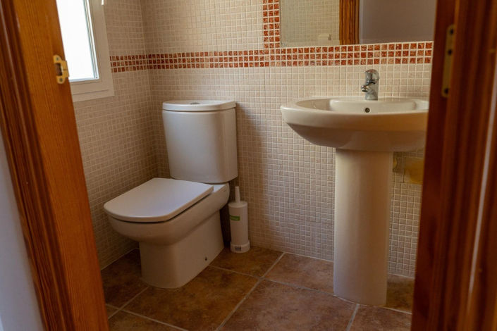 Image No.15-3 Bed House for sale