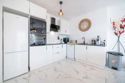 10-bb915d1cb19341576dcdc994b81ab9c5