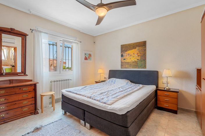 Image No.16-3 Bed House for sale