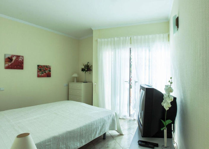 Image No.15-3 Bed House for sale