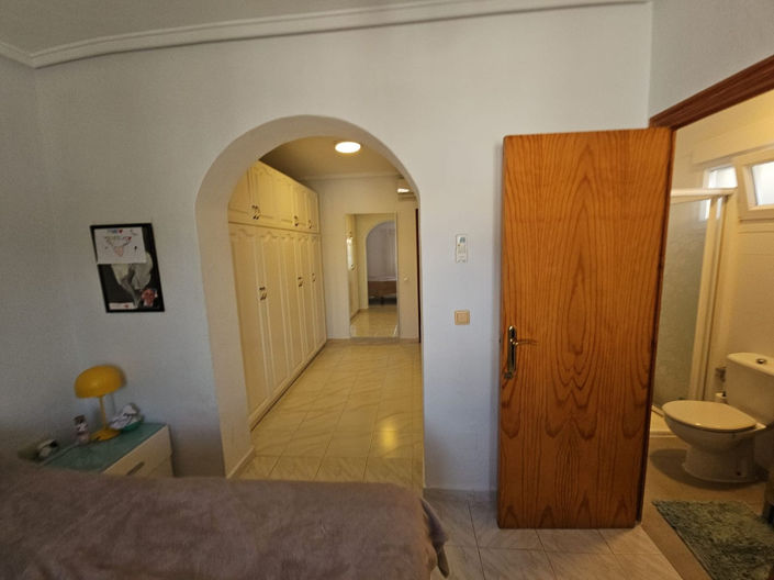 Image No.13-4 Bed House for sale