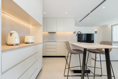 11-20939a0134ad724a8cb2a801094d15a4