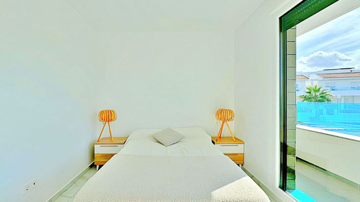 Image No.16-3 Bed House for sale