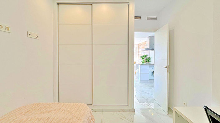 Image No.24-3 Bed House for sale