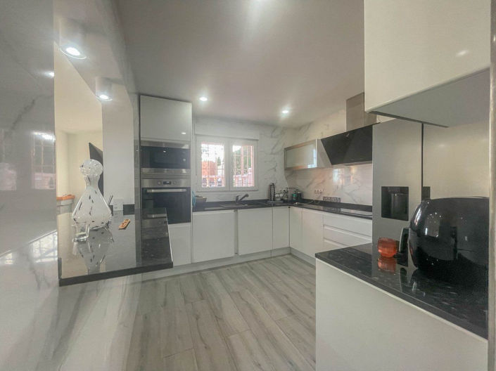 Image No.11-3 Bed House for sale