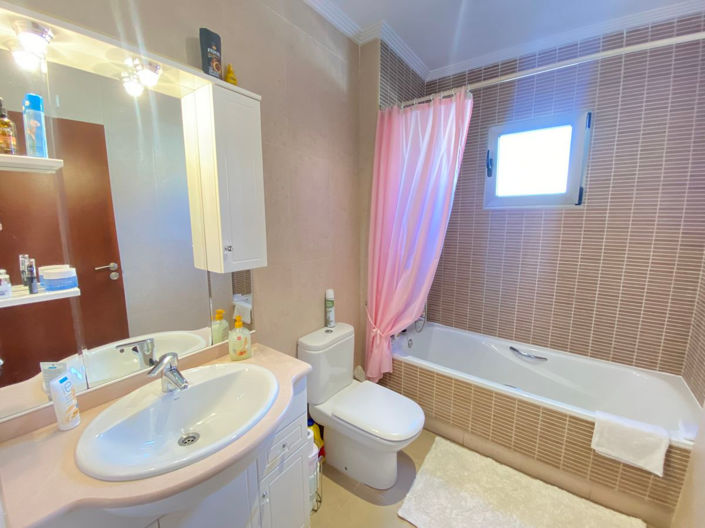 Image No.16-3 Bed House for sale