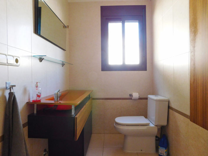 Image No.20-4 Bed House for sale