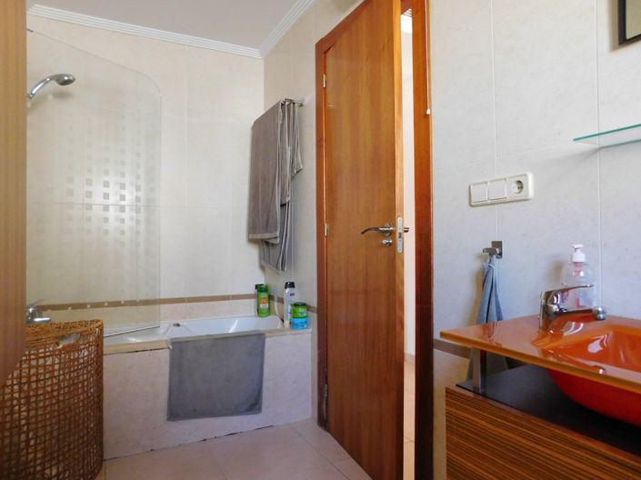 Image No.21-4 Bed House for sale