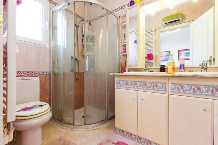 Image No.22-4 Bed House for sale