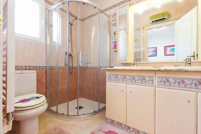 Image No.22-4 Bed House for sale