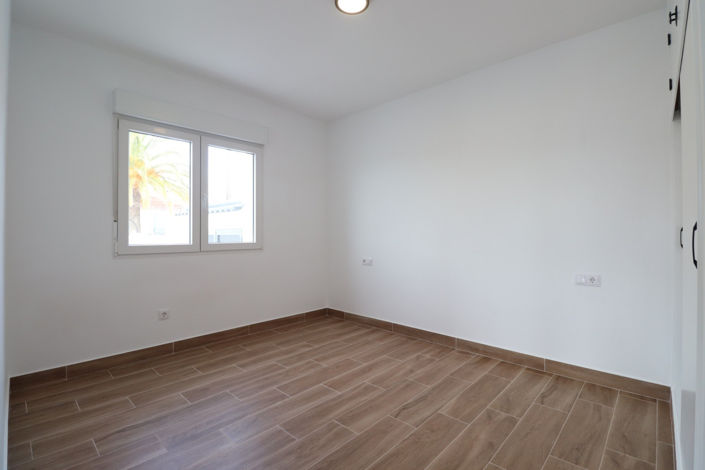 Image No.12-3 Bed House for sale