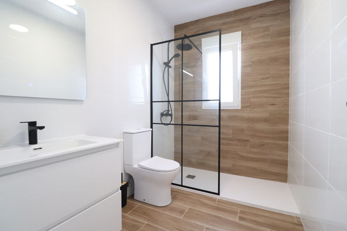 Image No.15-3 Bed House for sale