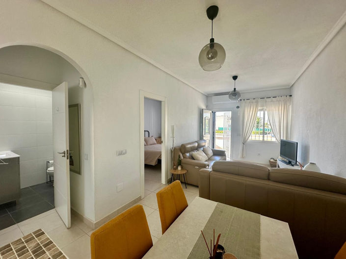 Image No.8-2 Bed House for sale