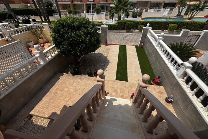 Image No.25-3 Bed House for sale