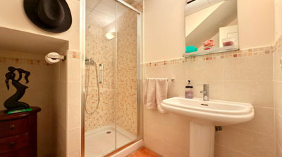 10-bb915d1cb19341576dcdc994b81ab9c5