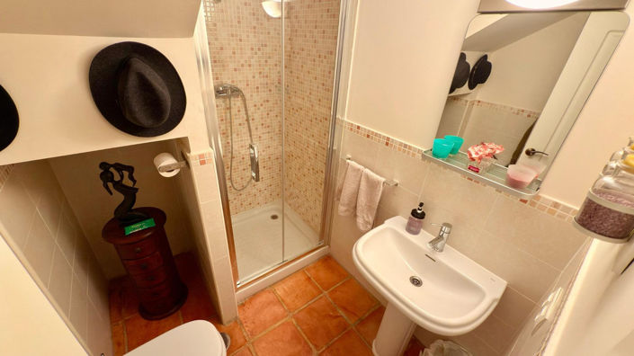 Image No.12-2 Bed House for sale