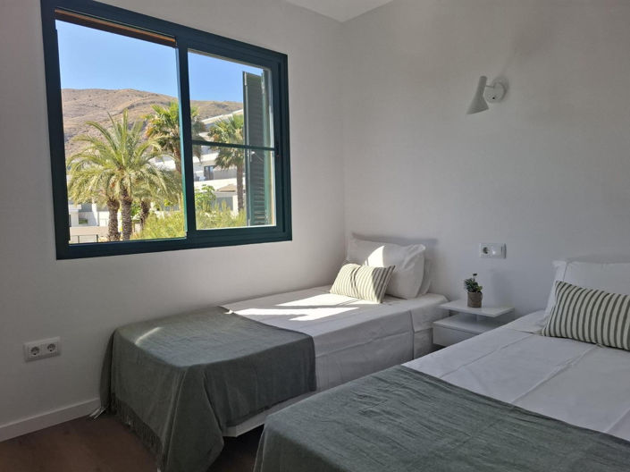 Image No.12-2 Bed House for sale