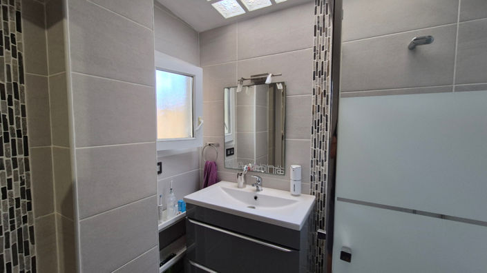 Image No.10-3 Bed House for sale