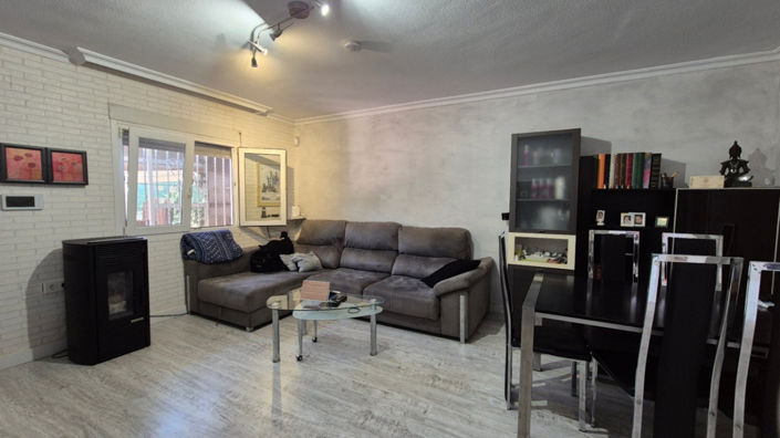 Image No.11-3 Bed House for sale