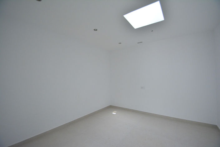 Image No.17-4 Bed House for sale