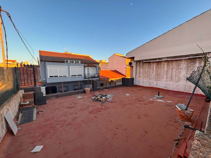 Image No.28-4 Bed House for sale