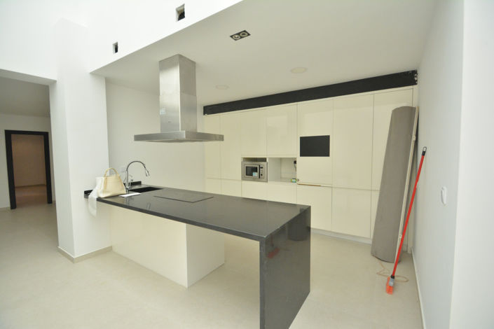 Image No.8-4 Bed House for sale