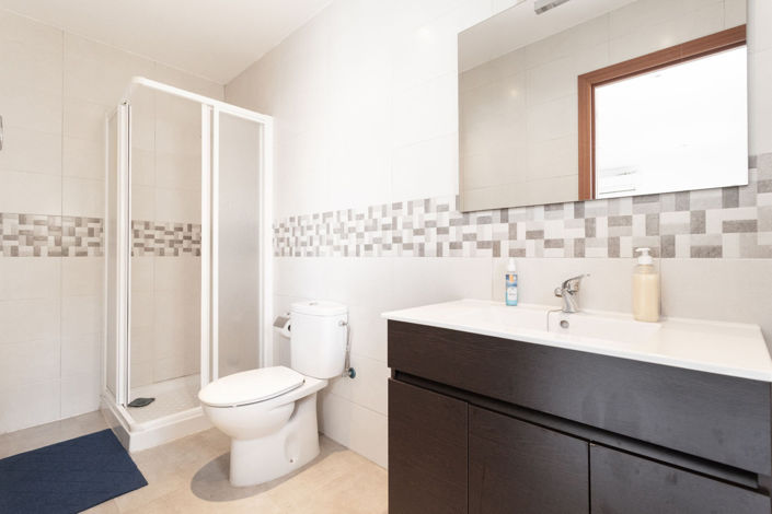 Image No.24-4 Bed House for sale