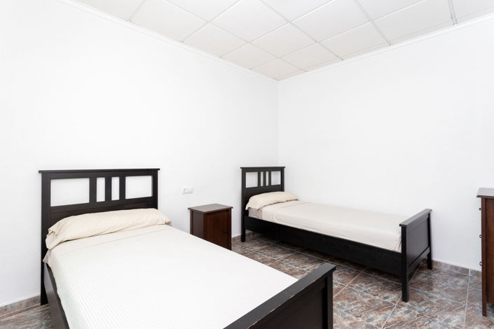 Image No.26-4 Bed House for sale