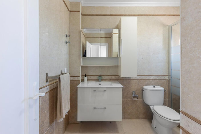 Image No.18-2 Bed House for sale