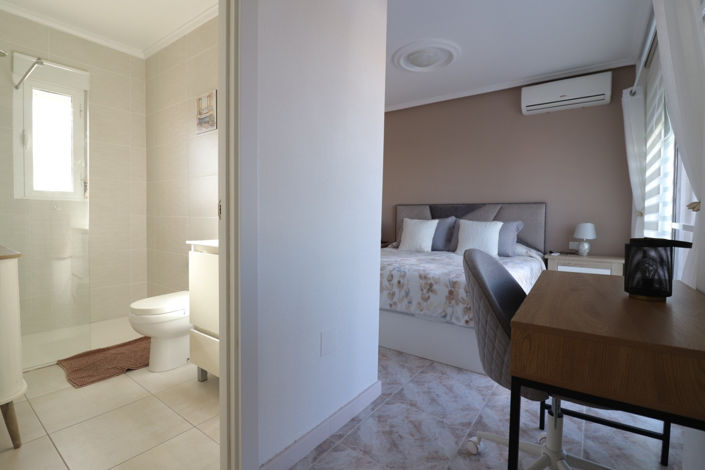 Image No.15-3 Bed House for sale