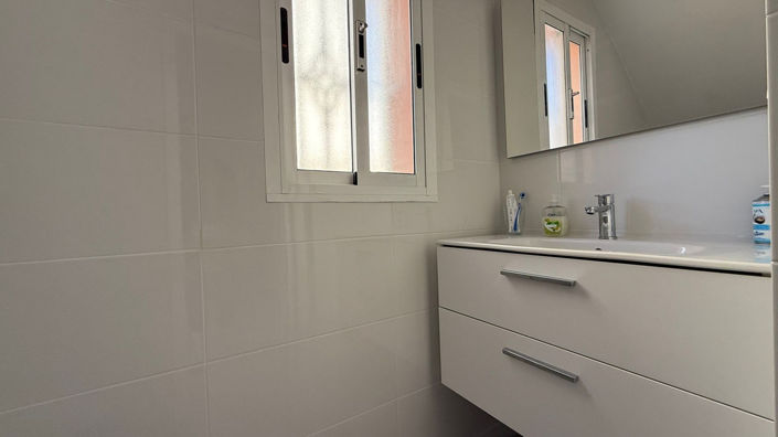 Image No.10-2 Bed House for sale