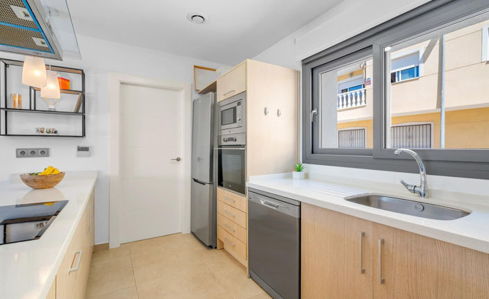 Image No.7-3 Bed House for sale