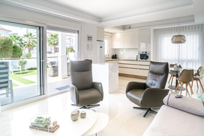 8-e64a9055bba3e77ac8aca3b893cdf826