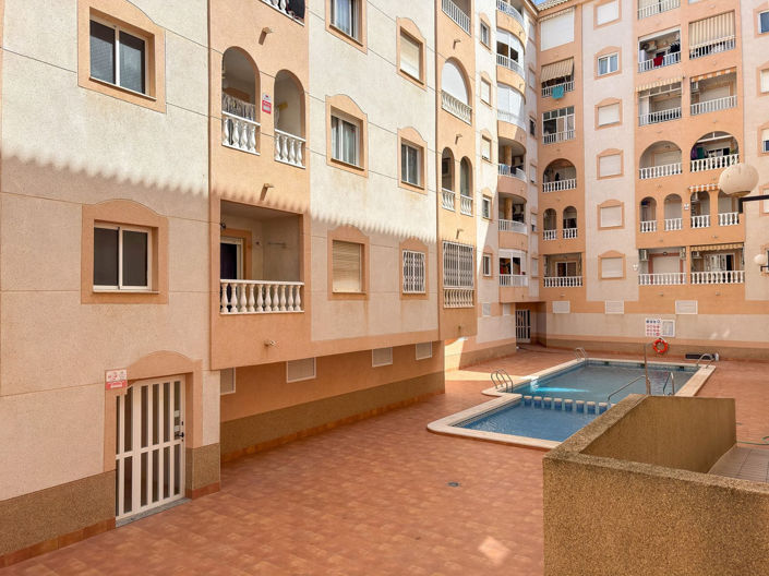 Image No.3-Appartement de 2 chambres à vendre à Torrevieja