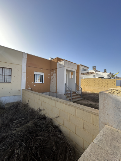 Image No.24-2 Bed Semi-Detached for sale