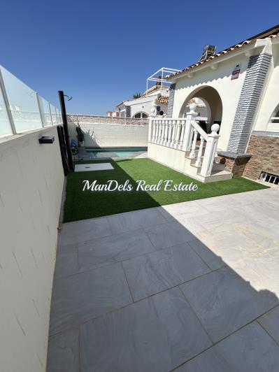 Image No.12-5 Bed Semi-Detached for sale