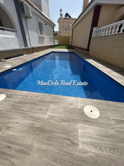 Image No.9-5 Bed Villa / Detached for sale