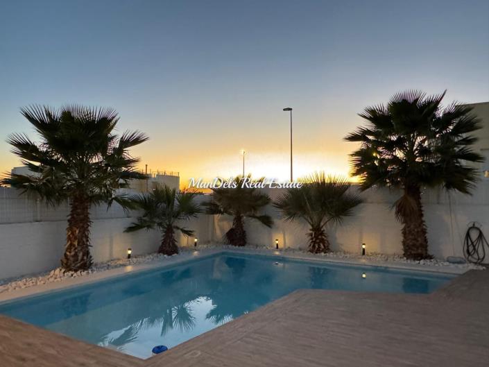 Image No.17-1 Bed Semi-Detached for sale