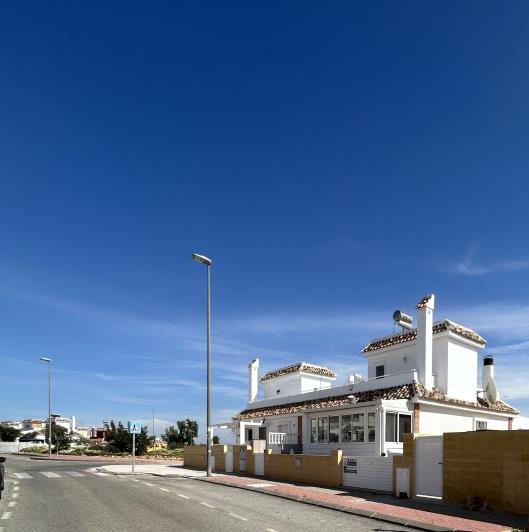 Image No.4-4 Bed Semi-Detached for sale