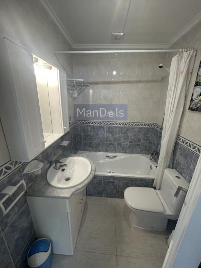 Image No.26-4 Bed Semi-Detached for sale