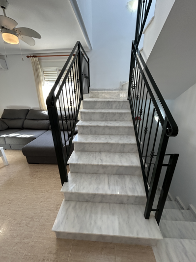 Image No.49-6 Bed Semi-Detached for sale