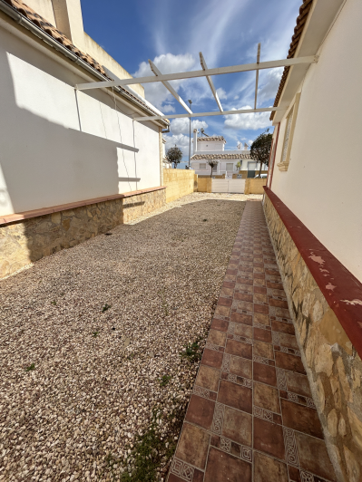 Image No.14-4 Bed Semi-Detached for sale