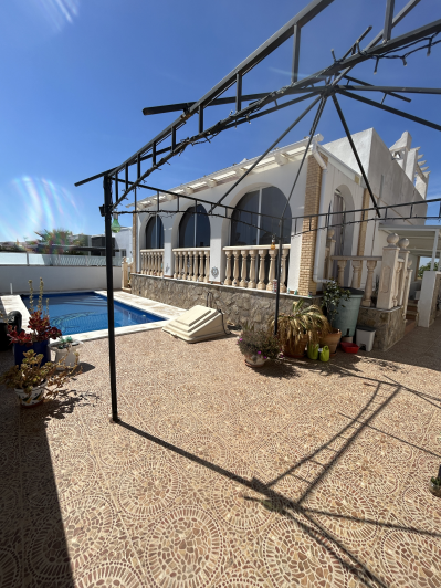 Image No.9-3 Bed Villa / Detached for sale