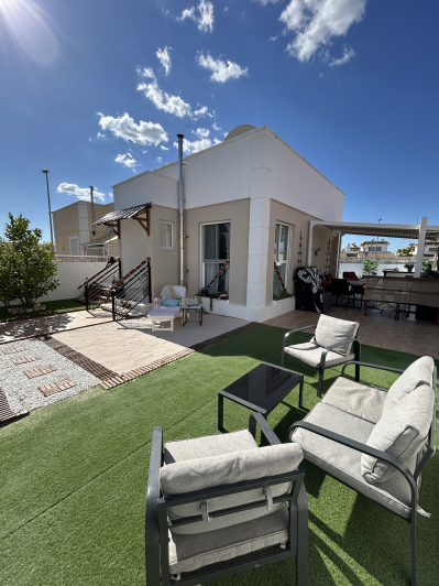 Image No.16-2 Bed Semi-Detached for sale